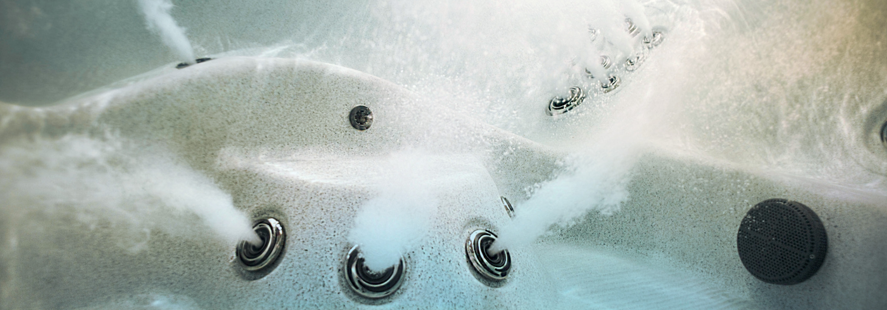 Onderwaterbeeld van de jets in een bubbelbad