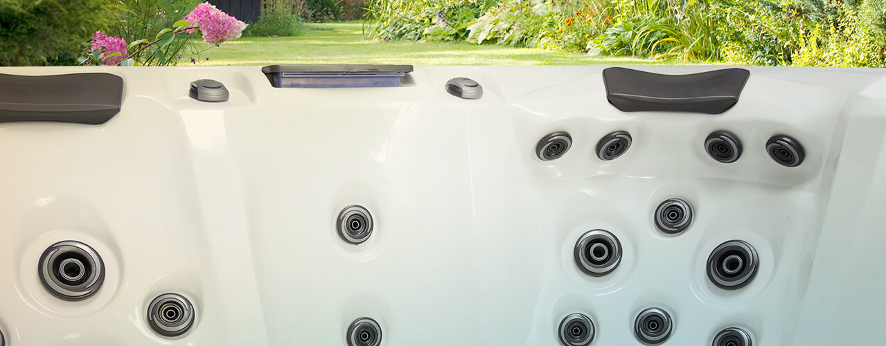 LH Spas Hot tub van MasterSpas